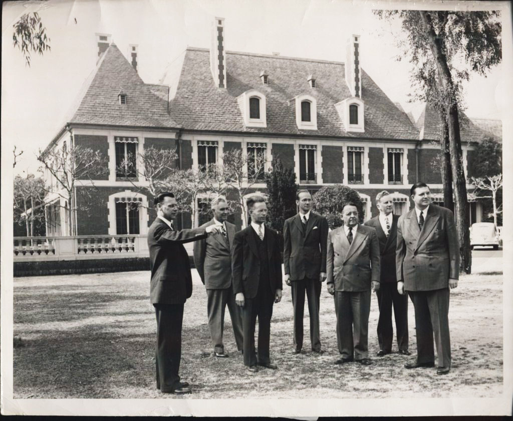 Disruption: Faculty Standing at the Cravens Estate